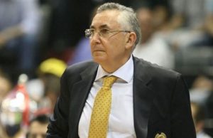 Aydın Örs Fenerbahçe basketbol takımı koçu olduğu dönemde çekilen bir fotoğraf