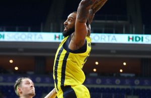 Derrick Williams'ın yıldızlaştığı maçta Fenerbahçe farklı kazandı (ÖZET)